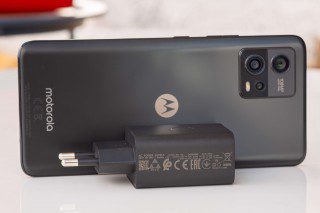 Unboxing the Moto G72